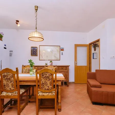 Apartment Antares *