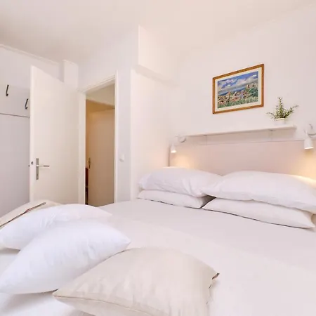 Antares Apartment *